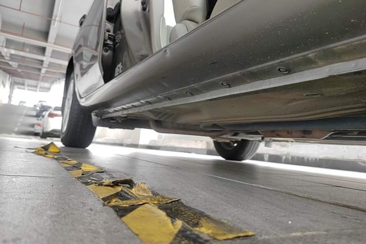 Used Nissan Sunny 2014 1.5XE CVT Comfort Edition Right Side Sill