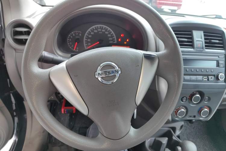 Used Nissan Sunny 2014 1.5XE CVT Elite Edition Steering Wheel