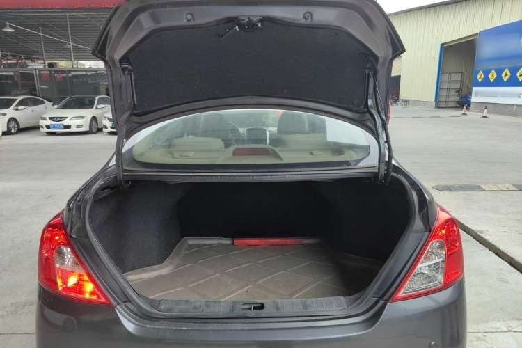 Used Nissan Sunny 2014 1.5XE CVT Elite Edition Trunk