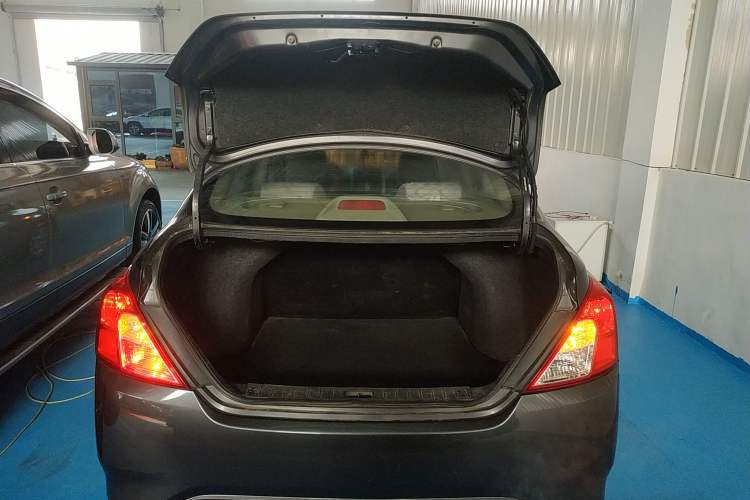 Used Nissan Sunny 2014 1.5XE Manual Comfort Edition Trunk