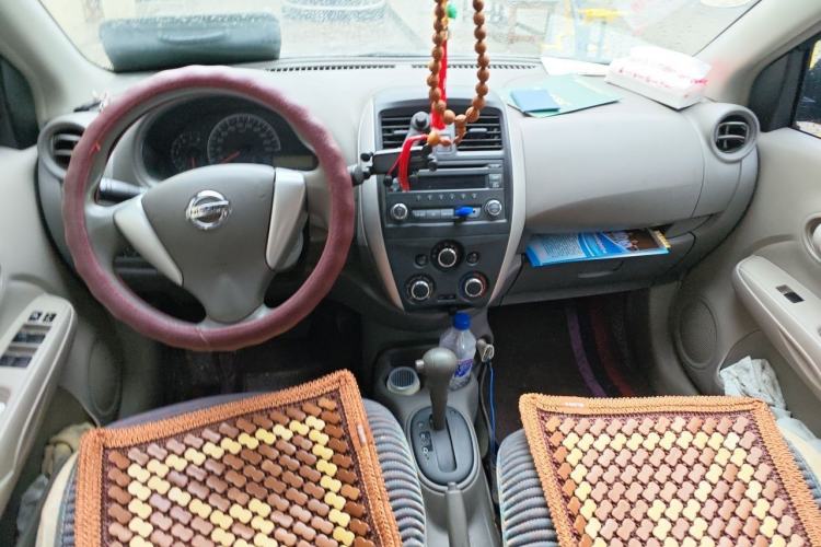 Used Nissan Sunny 2014 1.5XE CVT Elite Edition Center Console