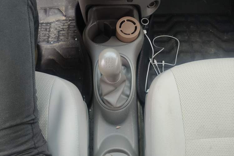 Used Nissan Sunny 2014 1.5XE Manual Comfort Edition Gear Lever