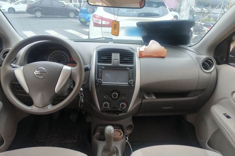 Used Nissan Sunny 2014 1.5XE Manual Comfort Edition Interior 2