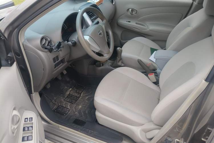 Used Nissan Sunny 2014 1.5XE Manual Comfort Edition Interior 3