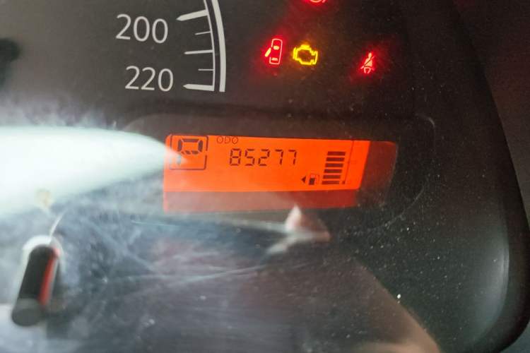 Used Nissan Sunny 2014 1.5XE CVT Elite Edition Odometer Close Up