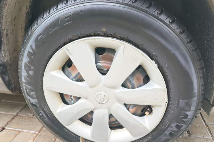 Used Nissan Sunny 2014 1.5XE CVT Elite Edition Right Front Wheel Hub