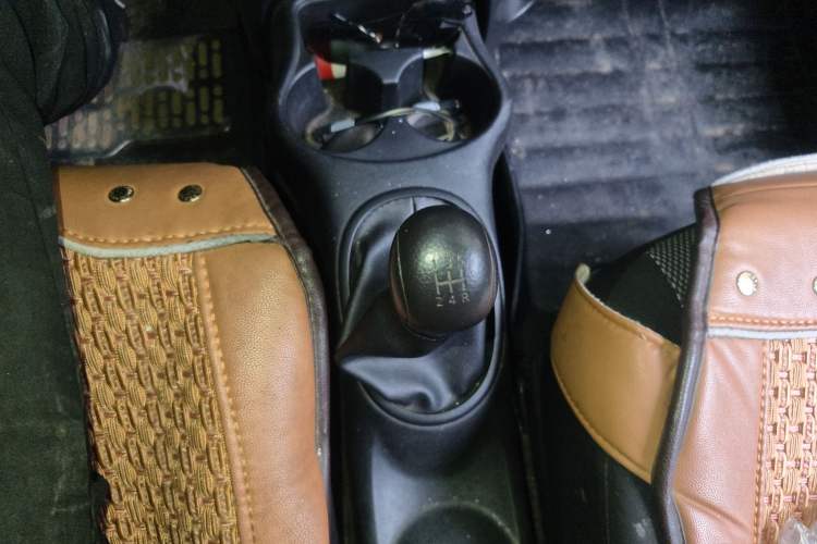 Used Nissan Sunny 2014 1.5XE Manual Elite Edition Gear Lever
