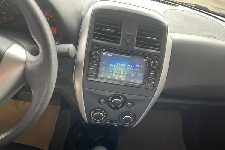 Used Nissan Sunny 2014 1.5XE CVT Elite Edition Interior 2