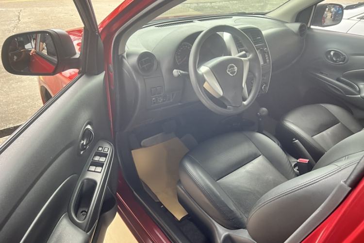 Used Nissan Sunny 2014 1.5XE CVT Elite Edition Interior 4