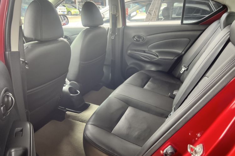 Used Nissan Sunny 2014 1.5XE CVT Elite Edition Interior 6