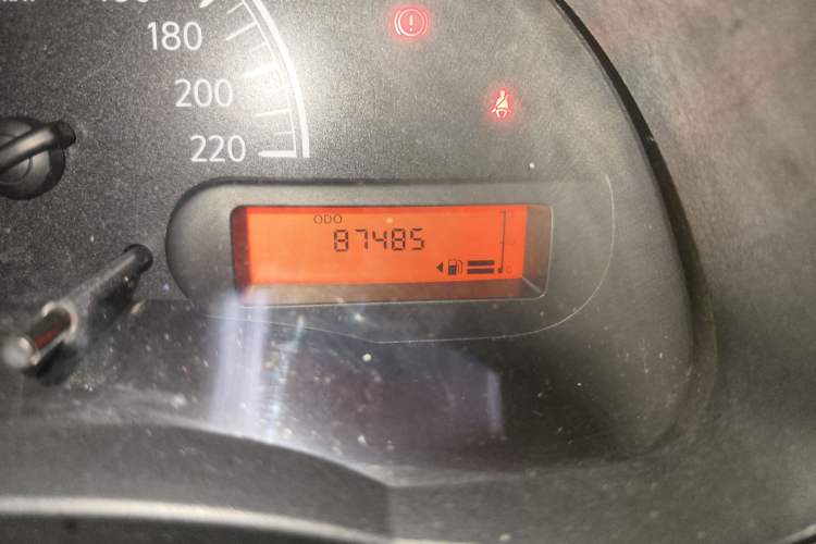 Used Nissan Sunny 2014 1.5XE Manual Elite Edition Odometer Close Up
