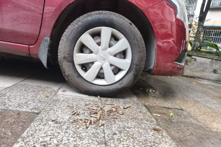 Used Nissan Sunny 2014 1.5XE Manual Elite Edition Right Front Wheel Hub