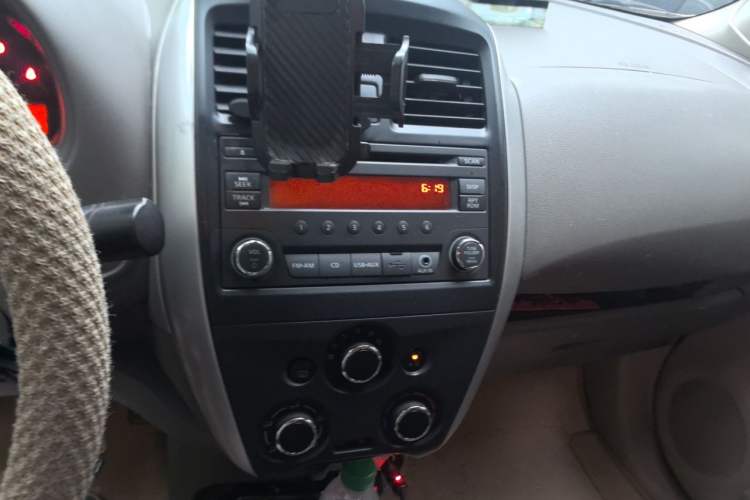 Used Nissan Sunny 2014 1.5XE Manual Elite Edition Audio And AC Panel