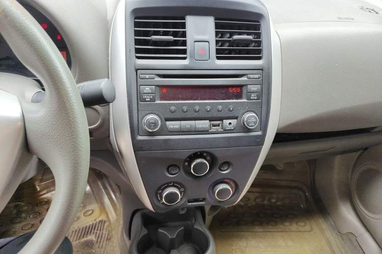 Used Nissan Sunny 2014 1.5XE Manual Elite Edition Audio And AC Panel