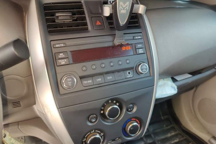 Used Nissan Sunny 2014 1.5XE Manual Comfort Edition Audio And AC Panel