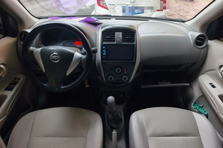 Used Nissan Sunny 2014 1.5XE Manual Elite Edition Center Console