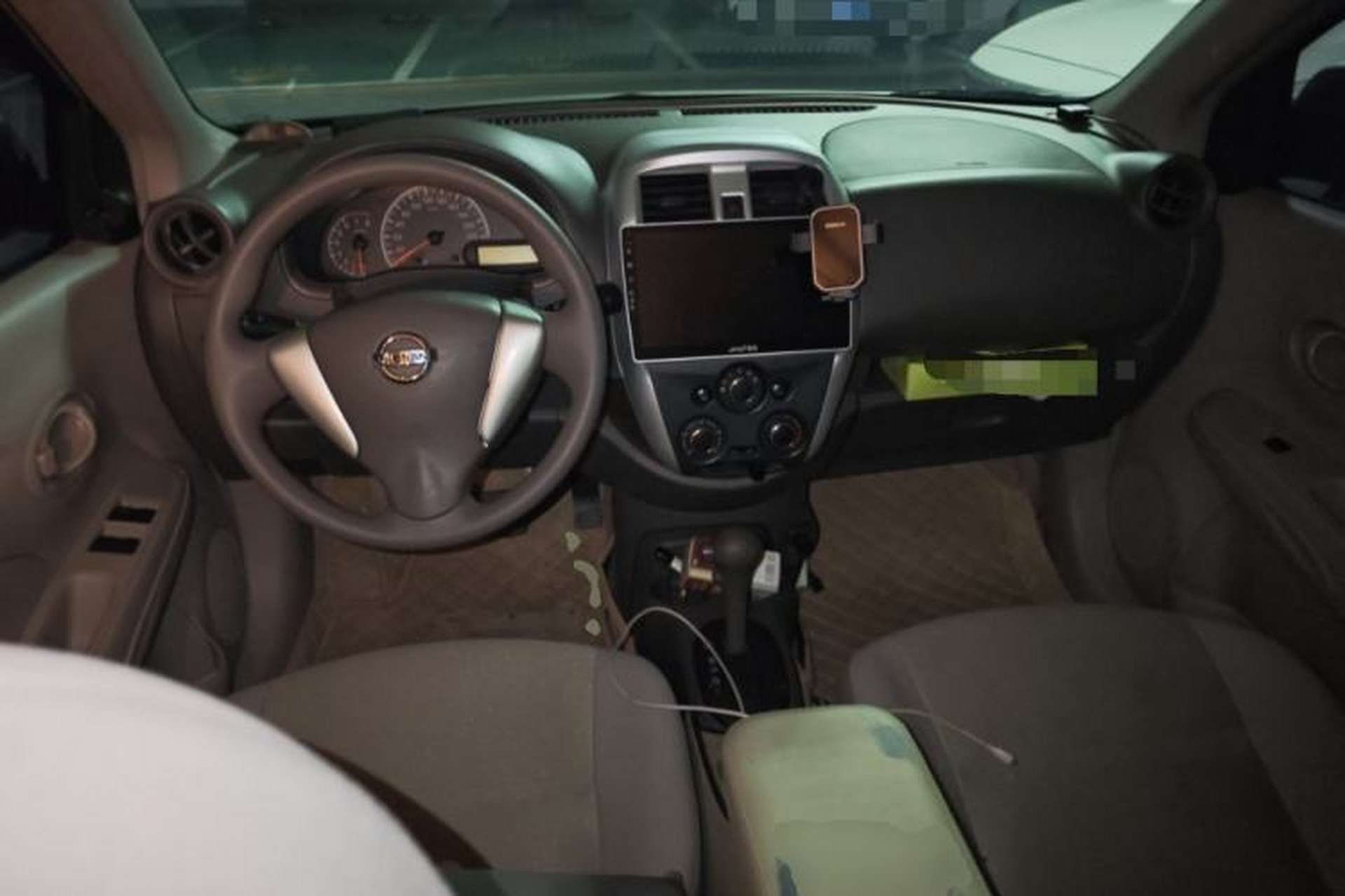 Used Nissan Sunny 2014 1.5XE CVT Comfort Edition Center Console