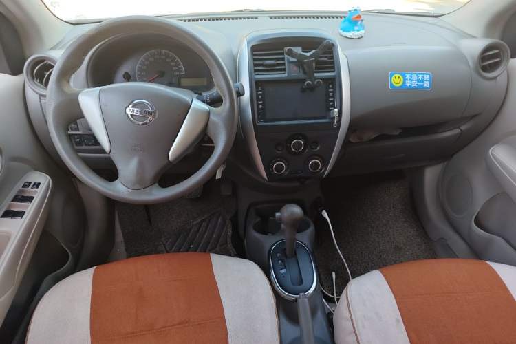 Used Nissan Sunny 2014 1.5XE CVT Elite Edition Center Console