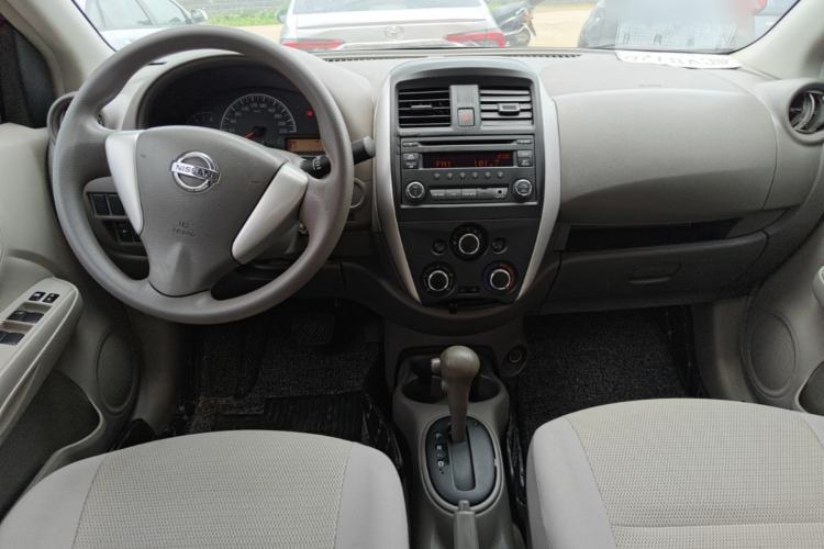 Used Nissan Sunny 2014 1.5XE CVT Elite Edition Center Console