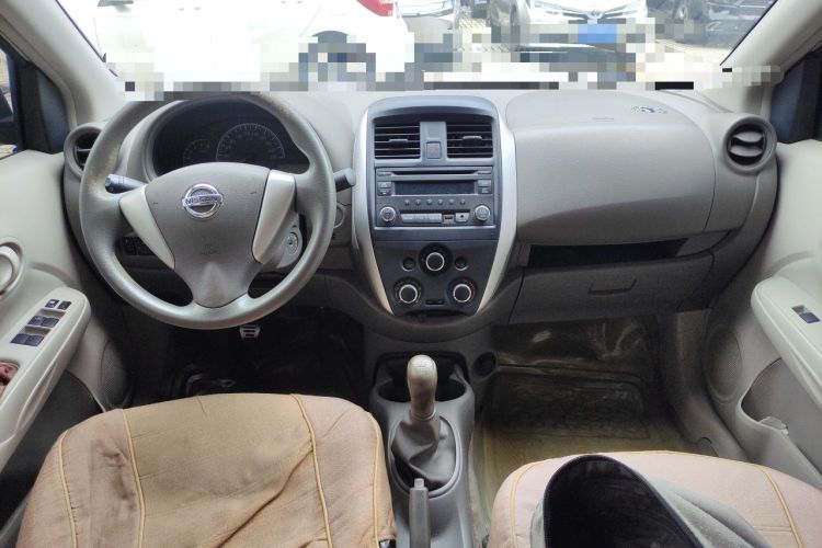 Used Nissan Sunny 2014 1.5XE Manual Elite Edition Center Console