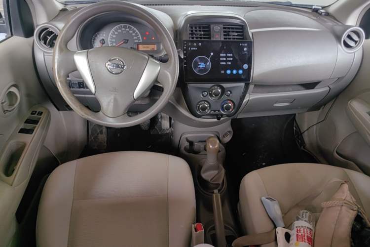 Used Nissan Sunny 2014 1.5XE Manual Elite Edition Center Console