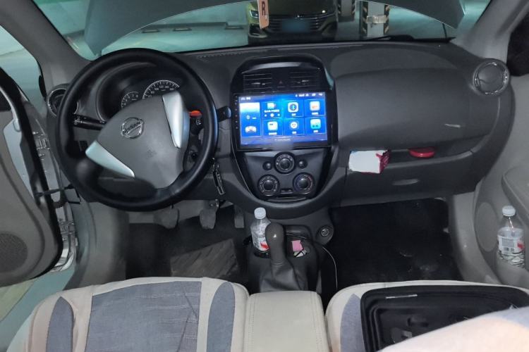 Used Nissan Sunny 2014 1.5XE Manual Comfort Edition Center Console