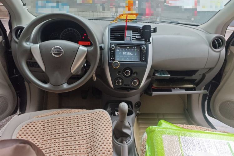 Used Nissan Sunny 2014 1.5XE Manual Elite Edition Center Console
