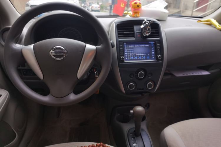 Used Nissan Sunny 2014 1.5XE CVT Elite Edition Center Console