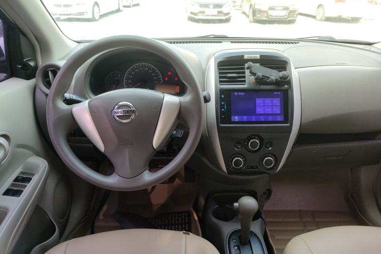 Used Nissan Sunny 2014 1.5XE CVT Comfort Edition Center Console