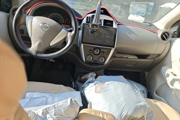Used Nissan Sunny 2014 1.5XE Manual Comfort Edition Center Console