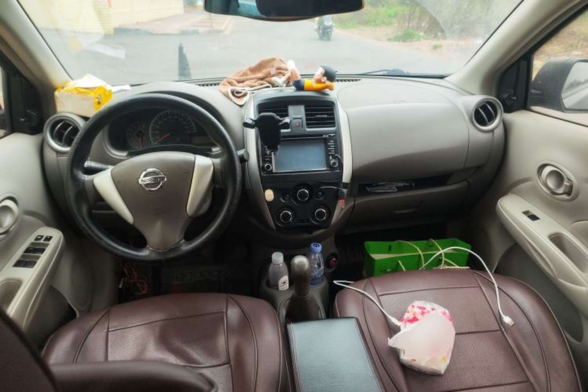Used Nissan Sunny 2014 1.5XE Manual Comfort Edition Center Console
