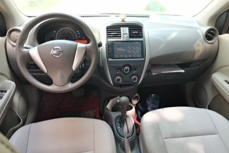 Used Nissan Sunny 2014 1.5XE CVT Elite Edition Center Console