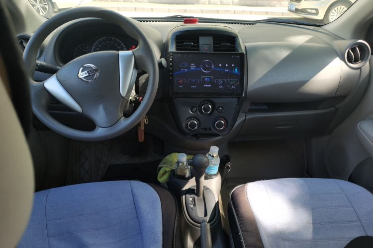 Used Nissan Sunny 2014 1.5XE CVT Elite Edition Center Console