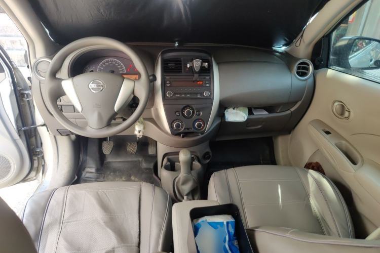 Used Nissan Sunny 2014 1.5XE Manual Comfort Edition Center Console