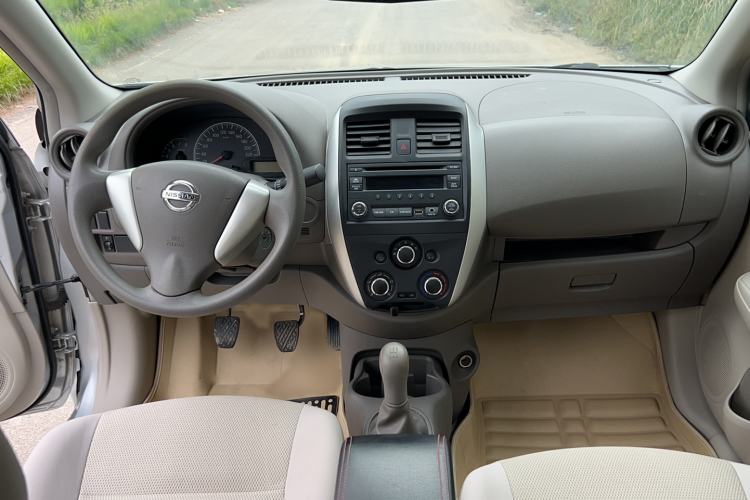 Used Nissan Sunny 2014 1.5XE Manual Comfort Edition Center Console