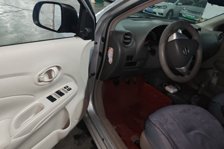 Used Nissan Sunny 2014 1.5XE Manual Comfort Edition Driver Seat
