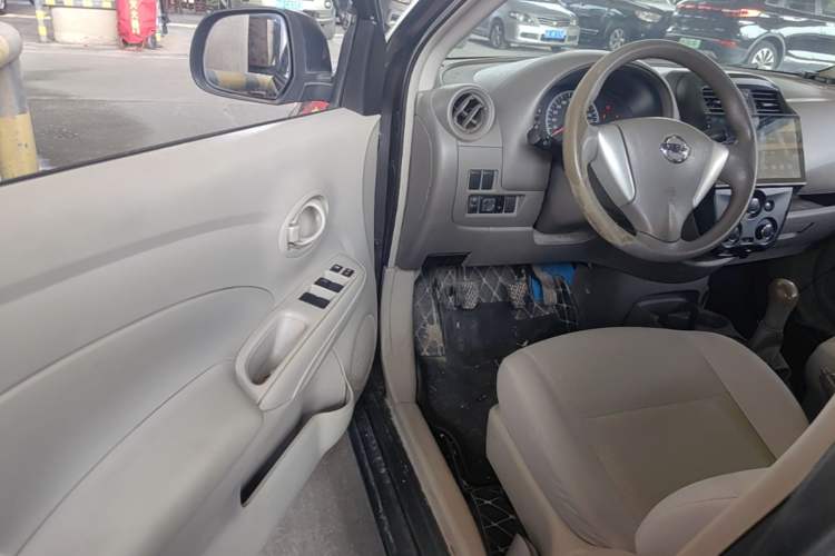 Used Nissan Sunny 2014 1.5XE Manual Elite Edition Driver Seat