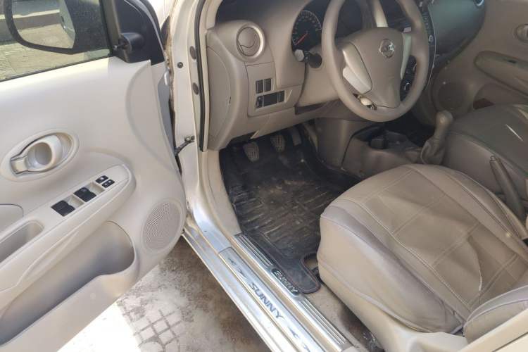 Used Nissan Sunny 2014 1.5XE Manual Comfort Edition Driver Seat