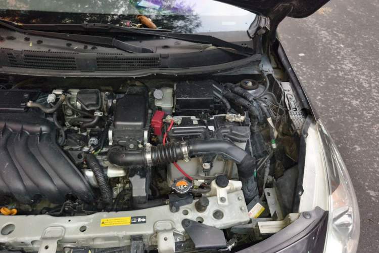 Used Nissan Sunny 2014 1.5XE Manual Elite Edition Engine Bay Left