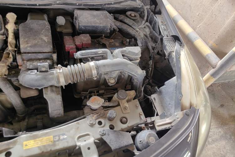 Used Nissan Sunny 2014 1.5XE Manual Elite Edition Engine Bay Left