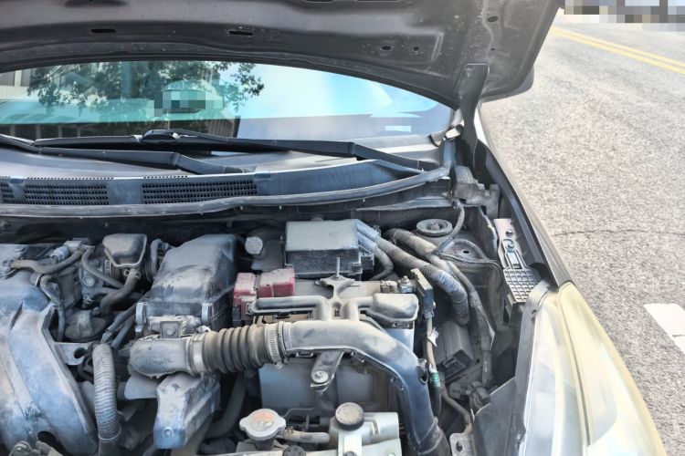 Used Nissan Sunny 2014 1.5XE Manual Elite Edition Engine Bay Left