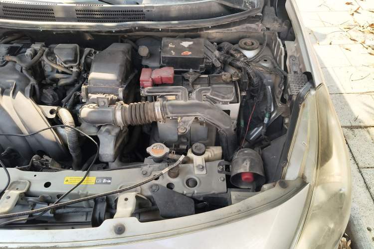 Used Nissan Sunny 2014 1.5XE Manual Elite Edition Engine Bay Left