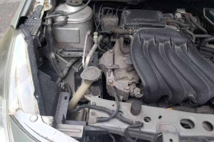 Used Nissan Sunny 2014 1.5XE Manual Elite Edition Engine Bay Right