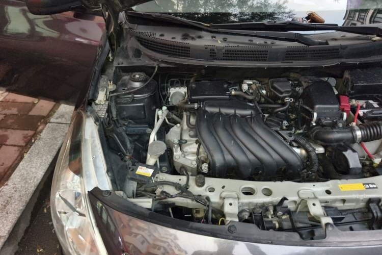 Used Nissan Sunny 2014 1.5XE Manual Elite Edition Engine Bay Right