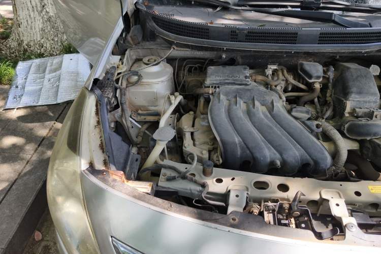 Used Nissan Sunny 2014 1.5XE Manual Comfort Edition Engine Bay Right