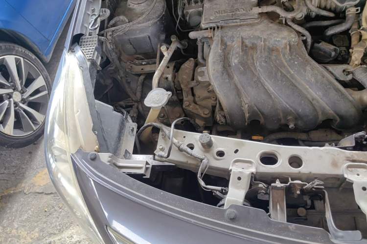 Used Nissan Sunny 2014 1.5XE Manual Elite Edition Engine Bay Right