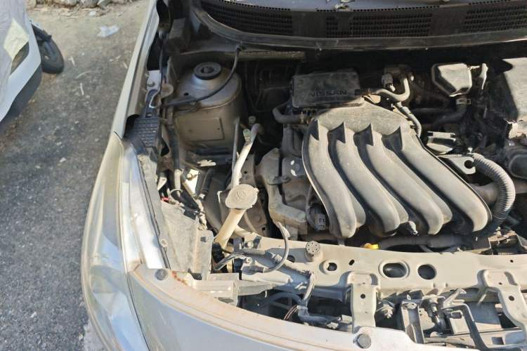 Used Nissan Sunny 2014 1.5XE Manual Comfort Edition Engine Bay Right