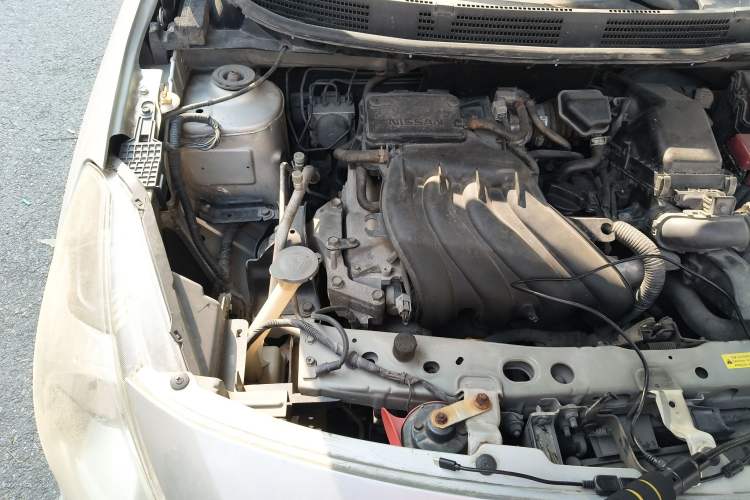 Used Nissan Sunny 2014 1.5XE Manual Elite Edition Engine Bay Right