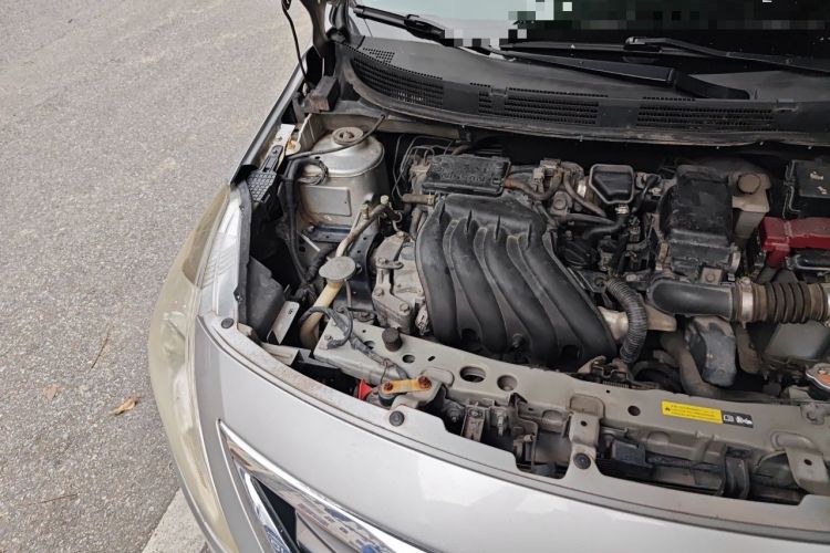 Used Nissan Sunny 2014 1.5XE Manual Elite Edition Engine Bay Right