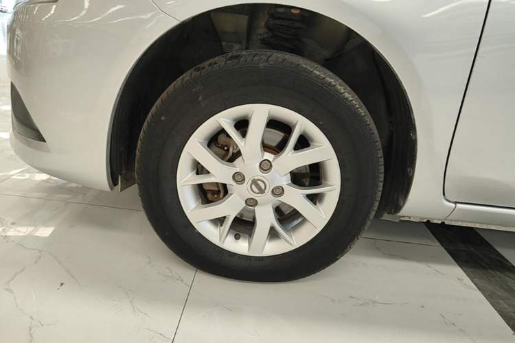 Used Nissan Sunny 2014 1.5XE Manual Comfort Edition Exterior 4